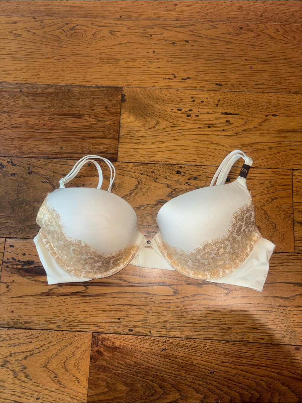 NWT Victoria’s Secret Women’s Lace Trim Very Sexy Push-Up Bra 36B MSRP $55-Cream